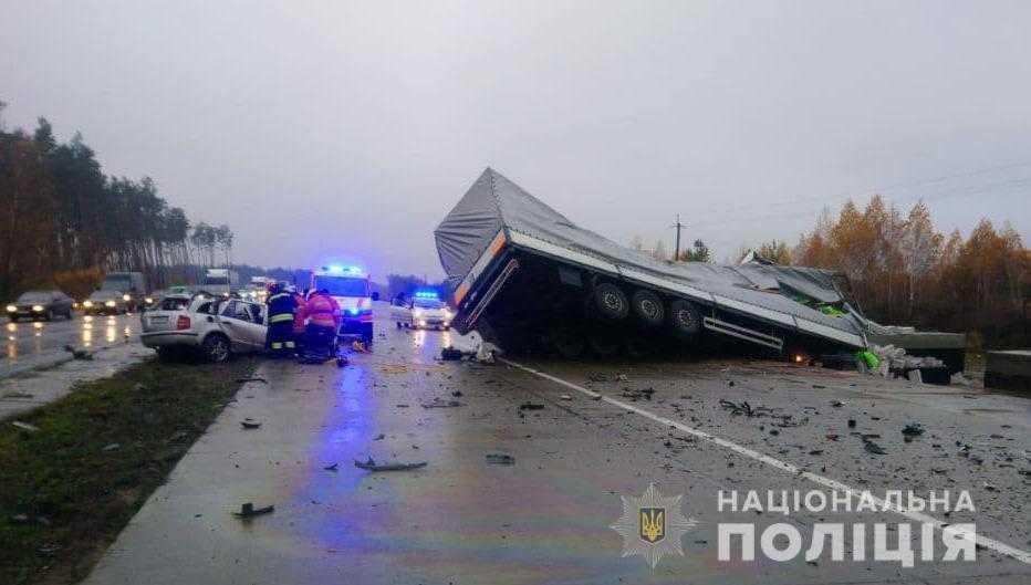 ДТП сталася вранці / фото ГУ Нацполіції Житомирщини ДТП сталася вранці / фото ГУ Нацполіції Житомирщини
