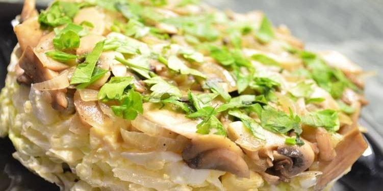 Маринованные грибы салат рецепты / фото YouTube-канал «Семейные рецепты»