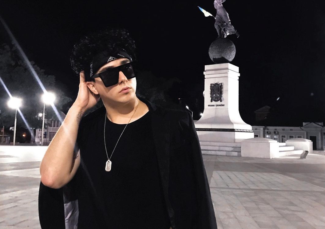 Співак збрив брови / instagram.com/melovin_official Співак збрив брови / instagram.com/melovin_official