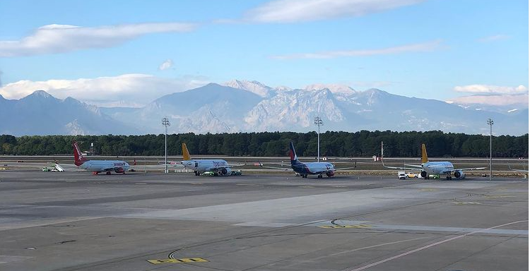Зеленський закликав "підтримати Туреччину" / фото instagram.com/_antalya_airport Зеленський закликав "підтримати Туреччину" / фото instagram.com/_antalya_airport