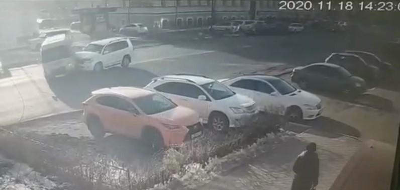 В аварії постраждав один з інкасаторів / скріншот з відео В аварії постраждав один з інкасаторів / скріншот з відео