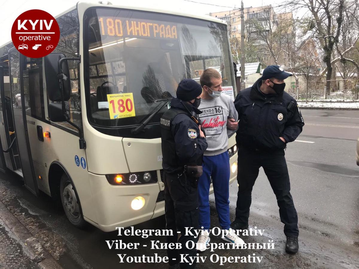 Водителя вывели из маршрутки / Киев Оперативный Facebook Водителя вывели из маршрутки / Киев Оперативный Facebook