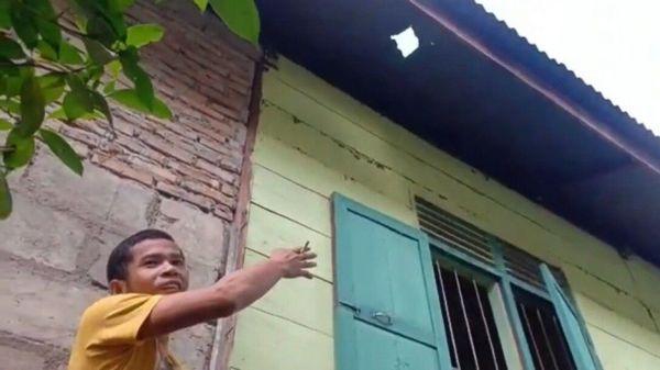 Метеорит пробил мужчине крышу дома / скриншот из видео Метеорит пробил мужчине крышу дома / скриншот из видео