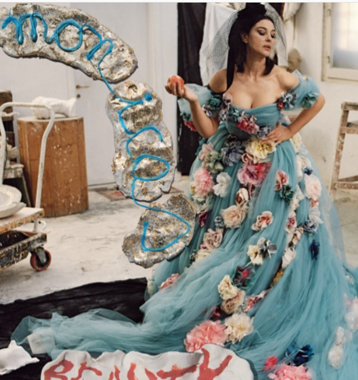 Снимок был сделан в художественной галерее Флоренции \ instagram.com/monicabellucciofficiel/ Снимок был сделан в художественной галерее Флоренции \ instagram.com/monicabellucciofficiel/