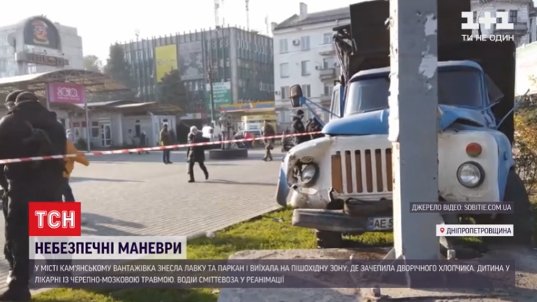 Кінцевим пунктом сміттєвоза став стовп / скріншот Кінцевим пунктом сміттєвоза став стовп / скріншот