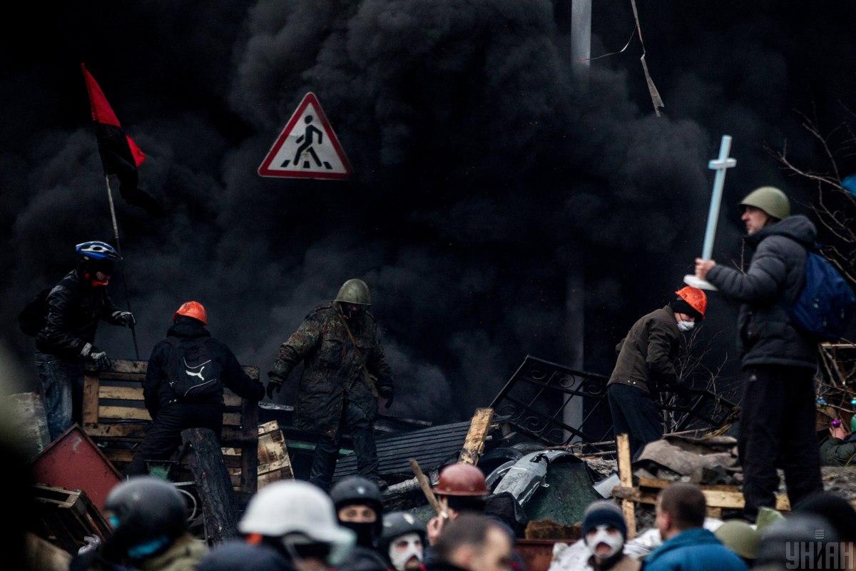 У лютому 2014 року під час зіткнень протестувальників з силовиками у центрі Києва загинули понад 100 осіб \ Фото УНІАН У лютому 2014 року під час зіткнень протестувальників з силовиками у центрі Києва загинули понад 100 осіб \ Фото УНІАН
