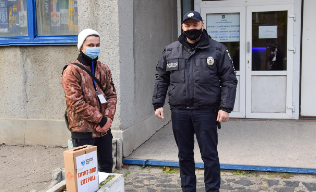 Полицейские зарегистрировали 19 сообщений о возможных нарушениях / фото mk.npu.gov.ua Полицейские зарегистрировали 19 сообщений о возможных нарушениях / фото mk.npu.gov.ua