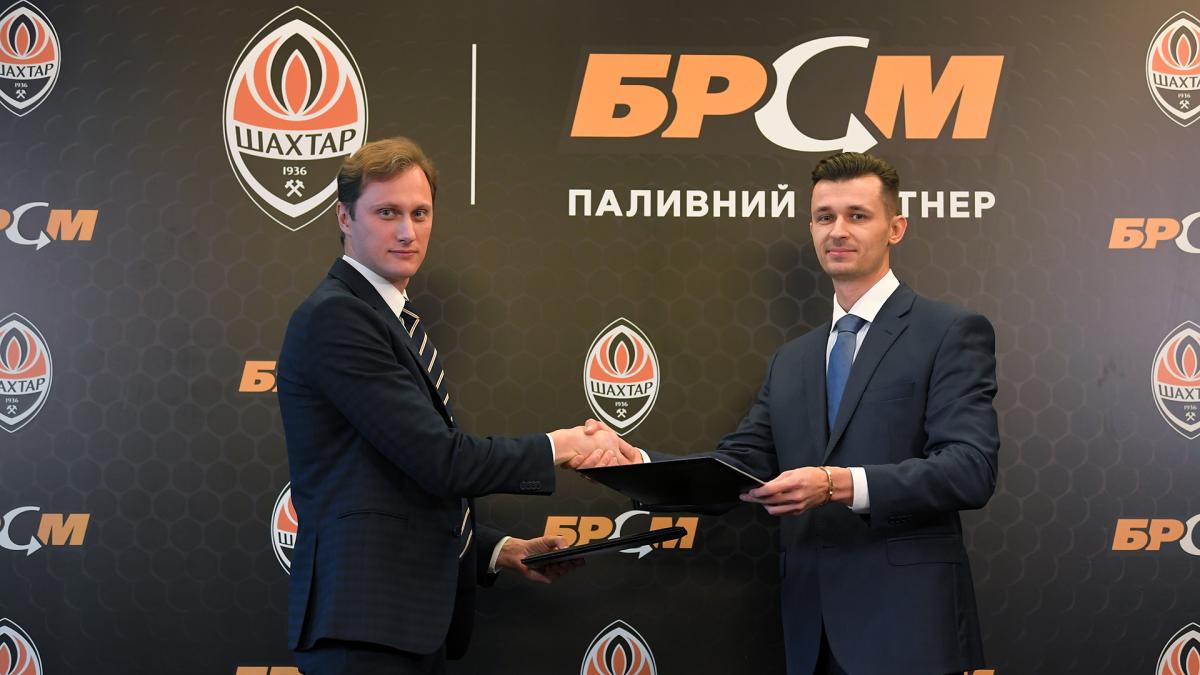 «БРСМ-Нафта» и ФК «Шахтер» стали стратегическими партнерами «БРСМ-Нафта» и ФК «Шахтер» стали стратегическими партнерами