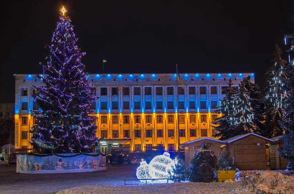 Головну ялинку міста встановлять на майдані Корольова / фото Житомирської міськради Головну ялинку міста встановлять на майдані Корольова / фото Житомирської міськради