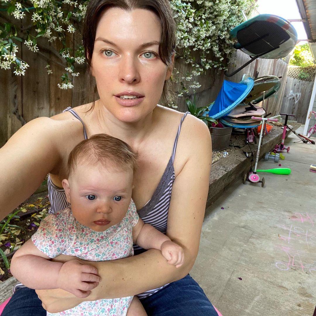 Мілла Йовович з донькою / фото instagram.com/millajovovich Мілла Йовович з донькою / фото instagram.com/millajovovich