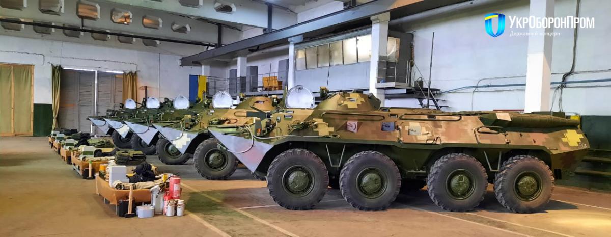 Нові прибори цифрового зв’язку БТР-80 відповідають стандартам НАТО, каже директор Миколаївського бронетанкового заводу / фото Укроборонпром Нові прибори цифрового зв’язку БТР-80 відповідають стандартам НАТО, каже директор Миколаївського бронетанкового заводу / фото Укроборонпром