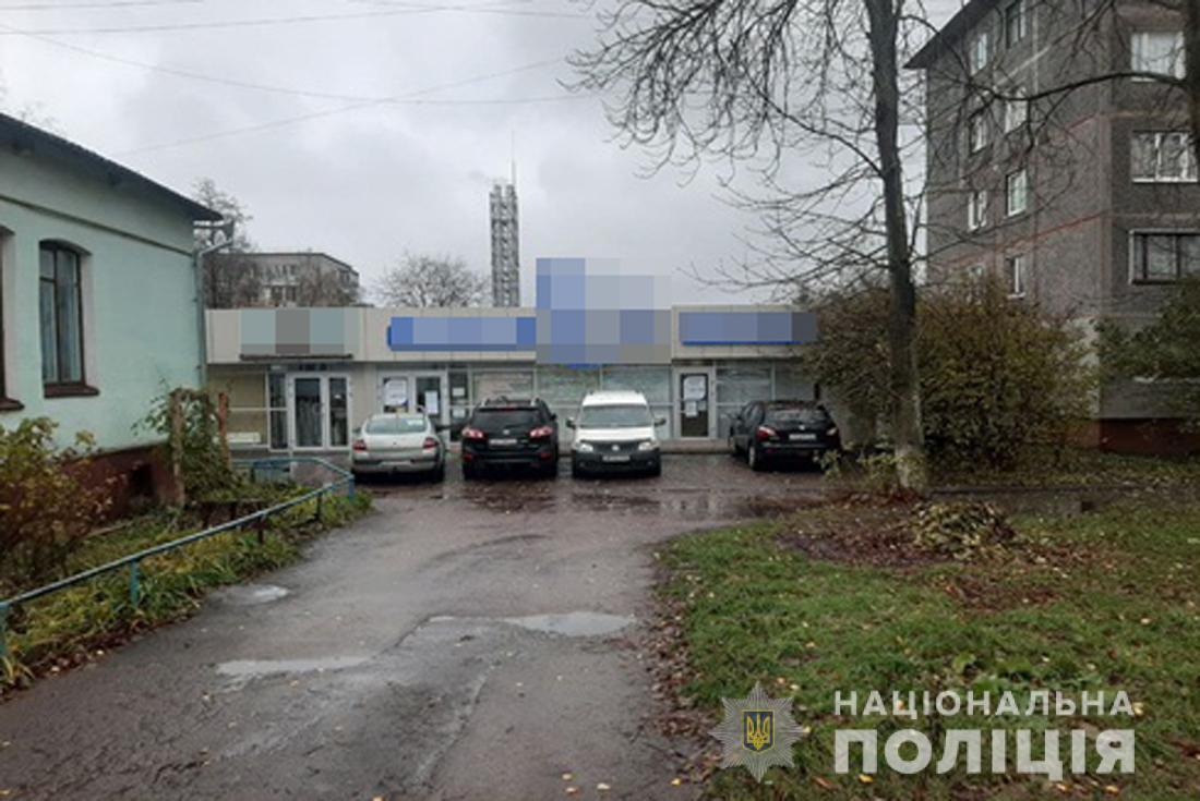 Женщину обнаружили с тяжелыми травмами головы и глаза / фото ГУ Нацполиции Житомирской области Женщину обнаружили с тяжелыми травмами головы и глаза / фото ГУ Нацполиции Житомирской области