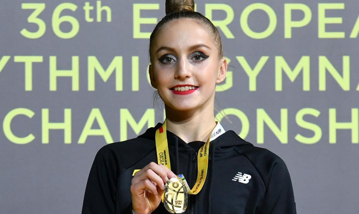 Поліна Каріка завоювала золото серед юніорок / фото facebook.com/team.ukraine.rg Поліна Каріка завоювала золото серед юніорок / фото facebook.com/team.ukraine.rg