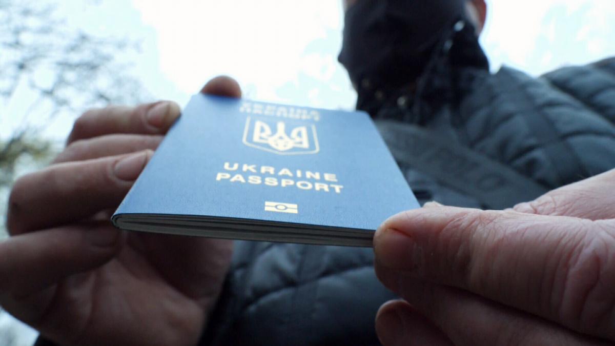 Серед замовників отримання паспорта з тризубом не лише криміналітет та нелегальні мігранти, але й агенти російських спецслужб