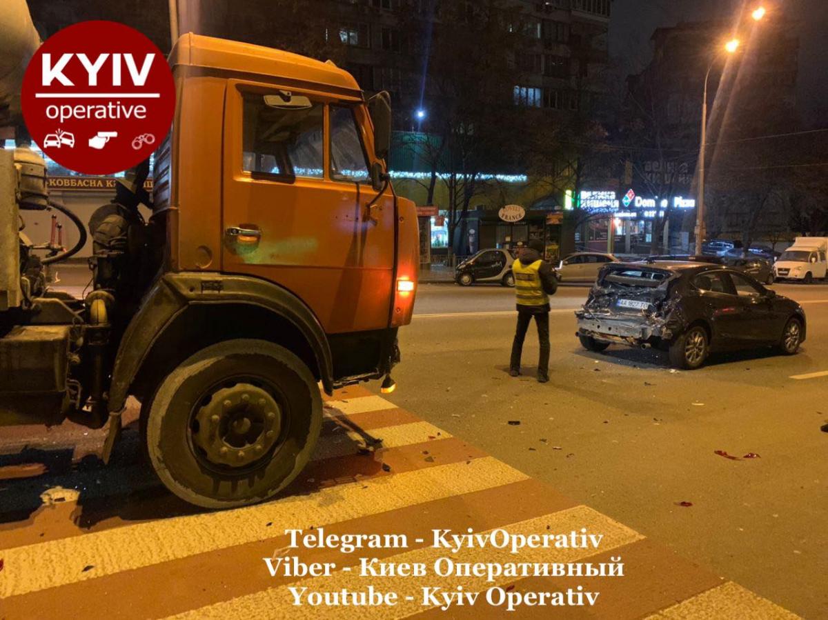 Аварія на Васильківській / фото Київ Оперативний Facebook Аварія на Васильківській / фото Київ Оперативний Facebook
