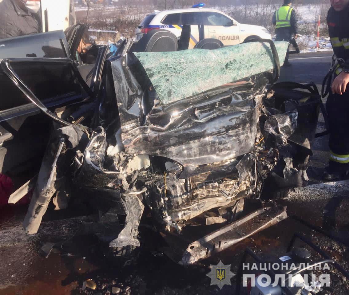 Сообщается о четырех погибших в результате ДТП / фото Нацполиция Сообщается о четырех погибших в результате ДТП / фото Нацполиция