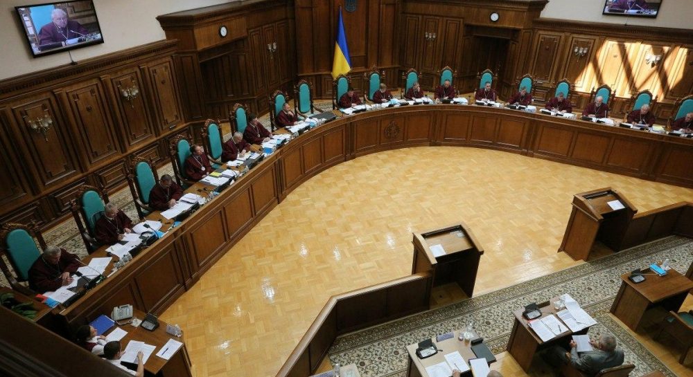 Constitutional row - Rada, president's envoys react to CCU's statement — UNIAN - Vimarsana News