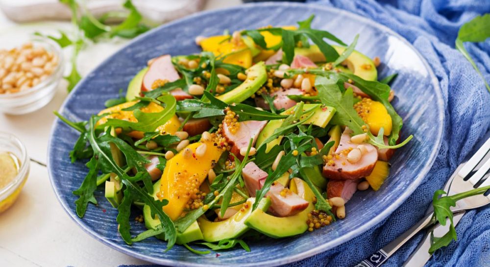 Салат с копчёной курицей и ананасами — рецепт с фото пошагово