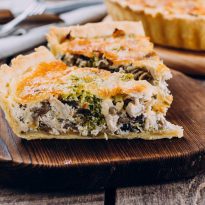 Сочный пирог с грибами: как приготовить ароматную выпечку