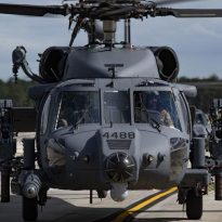 Армия США получила первые боевые спасательные вертолеты (фото)