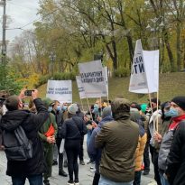 Рестораторы пикетируют Кабмин-требуют не вводить карантин выходного дня (фоторепортаж)