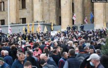 В Грузии оппозиция вышла на митинг из-за "украденных выборов"