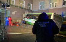 У Росії рейсовий автобус в'їхав у стіну університету: є загиблі та поранені (фото, відео)