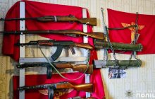 В Миколаєві у психолога вилучили вражаючий арсенал зброї та боєприпасів (фото, відео)