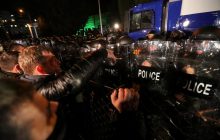 В Тбилиси тысячи людей вышли на акцию против результатов выборов: силовики применяют водометы (фото, видео)
