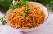 Ароматно-сочная тушеная капуста с грибами: как приготовить вкусное блюдо