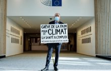 Депутат Європарламенту голодує 13 днів: вимагає більше грошей ЄС на охорону здоров'я та клімат