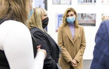 Елена Зеленская впечатлила ярким офисным стилем