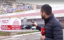 В Києві тести на COVID-19 роблять у будівельному вагончику: як реагують місцеві та поліція