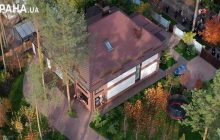 Штучний водоспад, пляжне бунгало, тренажерний зал: маєток глави КСУ Тупицького зняли з висоти пташиного польоту (відео)
