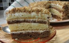 Самый вкусный Сметанник: как приготовить торт с нежным кремом