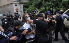 Кабмин хочет, чтоб полицейские чаще били украинцев электрическим током