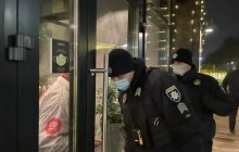 Обличчям в підлогу: робота в суботу елітного київського ресторану закінчилася штурмом (фото, відео)