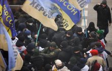 Под Радой произошли стычки между митингующими и полицией (фото, видео)