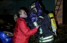 В Киеве ночью горел дом: жители спасались из квартир как могли - без теплых вещей (фото)
