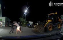 Дрался и душил патрульных: СБУшнику сообщили о подозрении за дебош на дороге (видео)