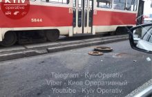 "Заразился от маршруток": в Киеве трамвай "потерял" колесо и заблокировал движение (фото)