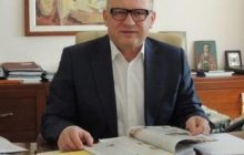 Много земель и "люксовые" авто: чем владеет семья главного врача "Феофании"