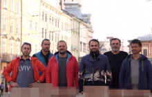 У Львові ресторатори без штанів звернулися до влади через карантин вихідного дня (відео)