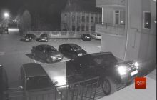 Двоє депутатів від "ЄС" намагалися заїхати на елітному Mercedes по сходах у багатоповерхівку (відео)