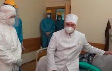 Перехворілі вже страйкувати не будуть: Лукашенко поговорив з інфікованими "на животах" (відео)