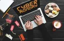 Календарь событий: День Вооруженных Сил Украины, Монро и «Плейбой», что было написано в первой СМС, смертоносный смог в Лондоне, история трансплантации сердца, аукцион «Кристис» и ужасы трагедии в порту Галифакс