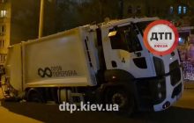В центре Киева под мусоровозом провалился новый асфальт