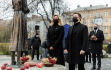 Зеленський разом з дружиною вшанували пам'ять жертв голодоморів в Україні (фото, відео)