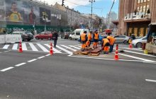 На Крещатике возле ЦУМа изменили дорожную разметку (фото)