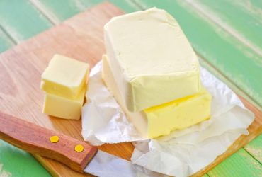 В столичных магазинах продают фальшивое сливочное масло: каждая вторая пачка – подделка (видео)